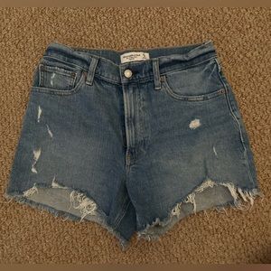 Abercrombie Mom high rise Shorts